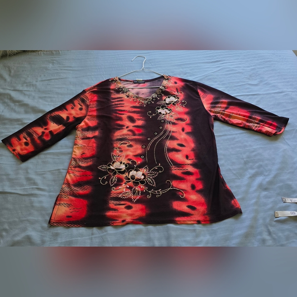 Elegant Floral Red and Black Women's Tunic